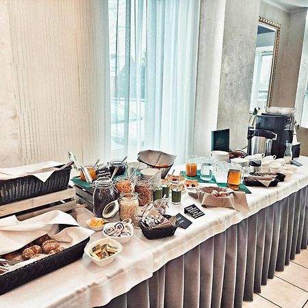 Hotel I Restauracja W Luboniu Ngoại thất bức ảnh