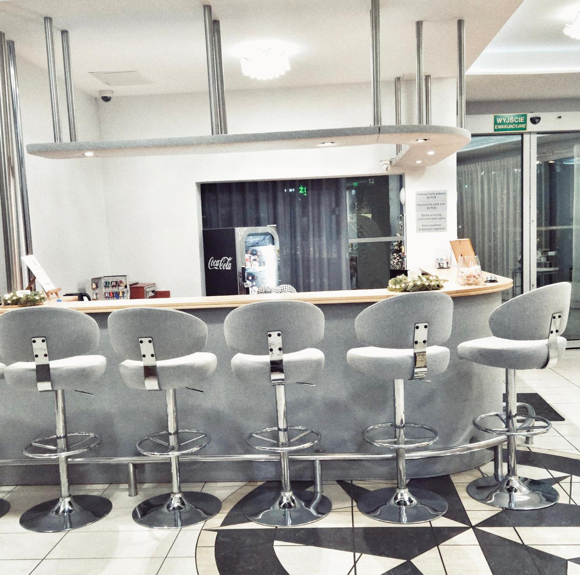 Hotel I Restauracja W Luboniu Ngoại thất bức ảnh