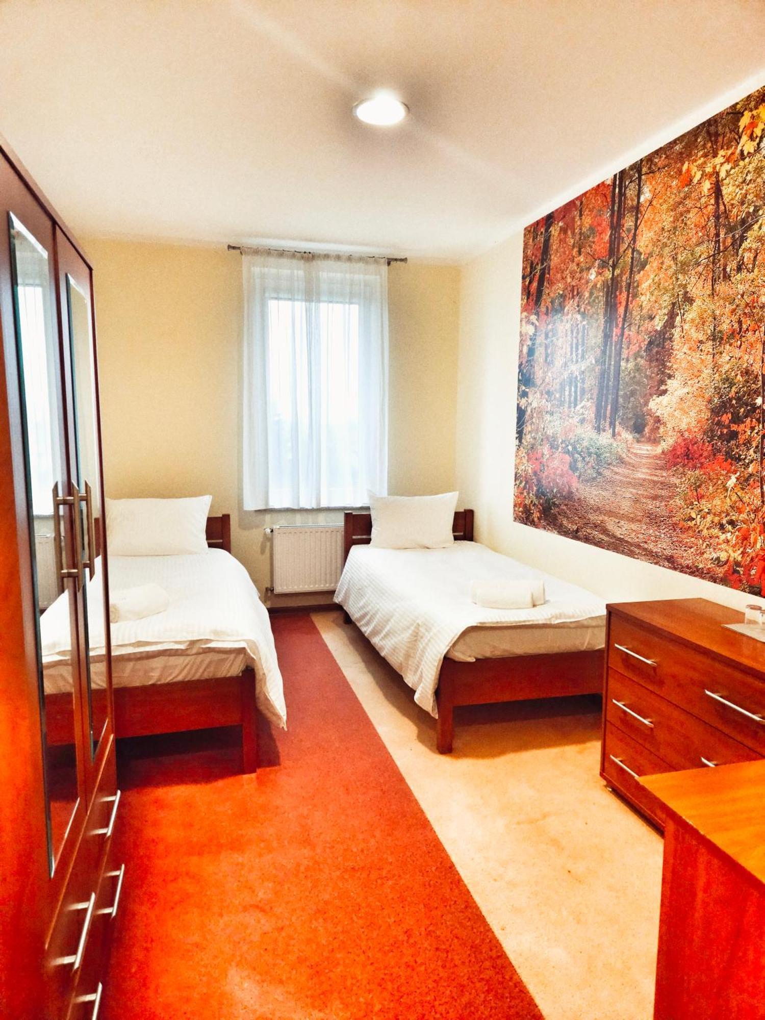 Hotel I Restauracja W Luboniu Ngoại thất bức ảnh