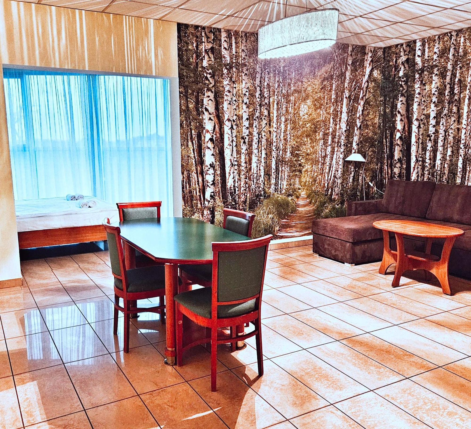 Hotel I Restauracja W Luboniu Ngoại thất bức ảnh