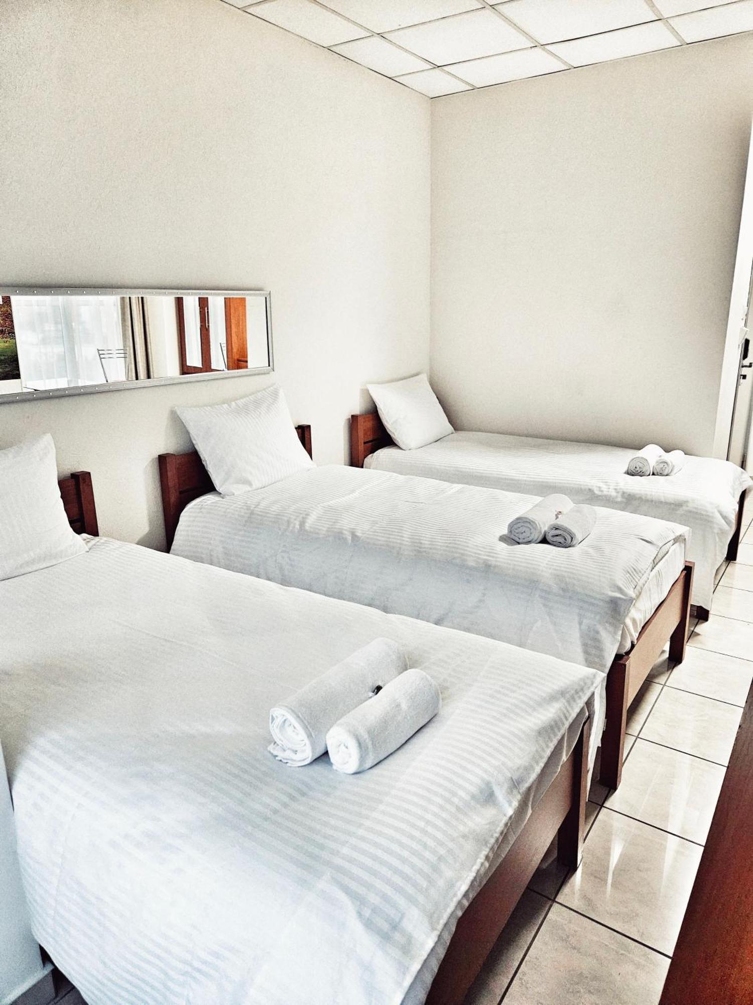 Hotel I Restauracja W Luboniu Ngoại thất bức ảnh