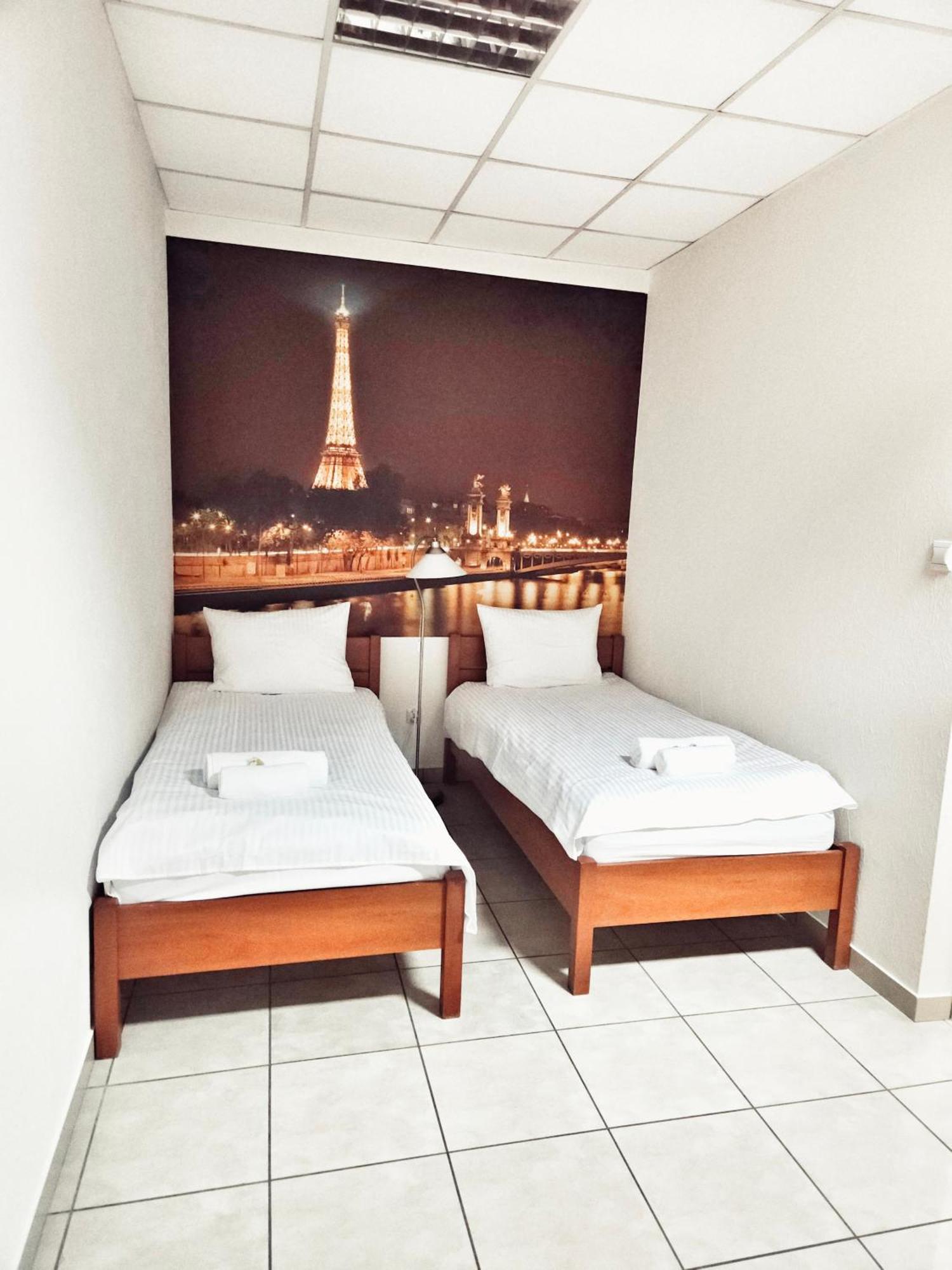 Hotel I Restauracja W Luboniu Ngoại thất bức ảnh