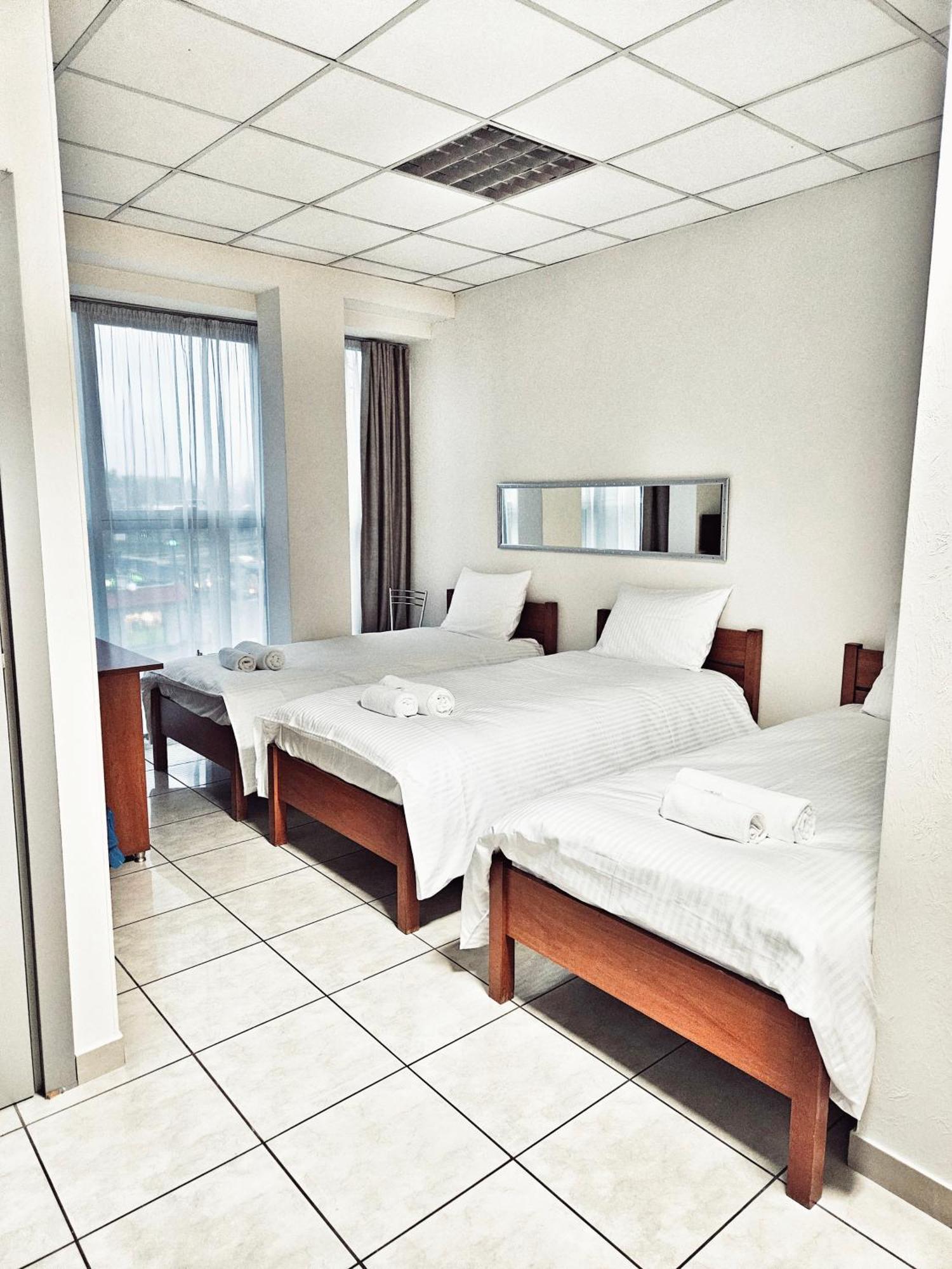 Hotel I Restauracja W Luboniu Ngoại thất bức ảnh
