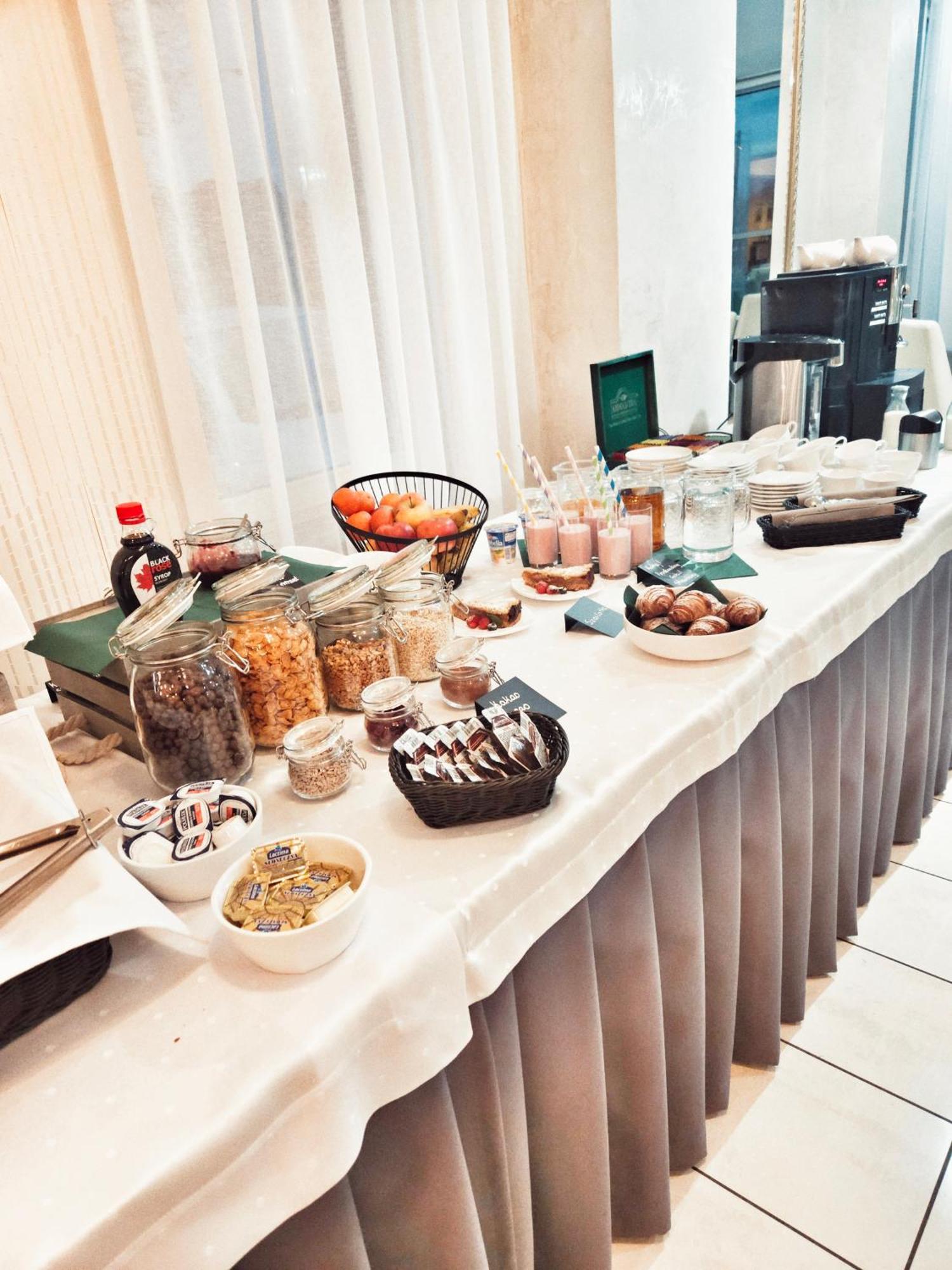 Hotel I Restauracja W Luboniu Ngoại thất bức ảnh