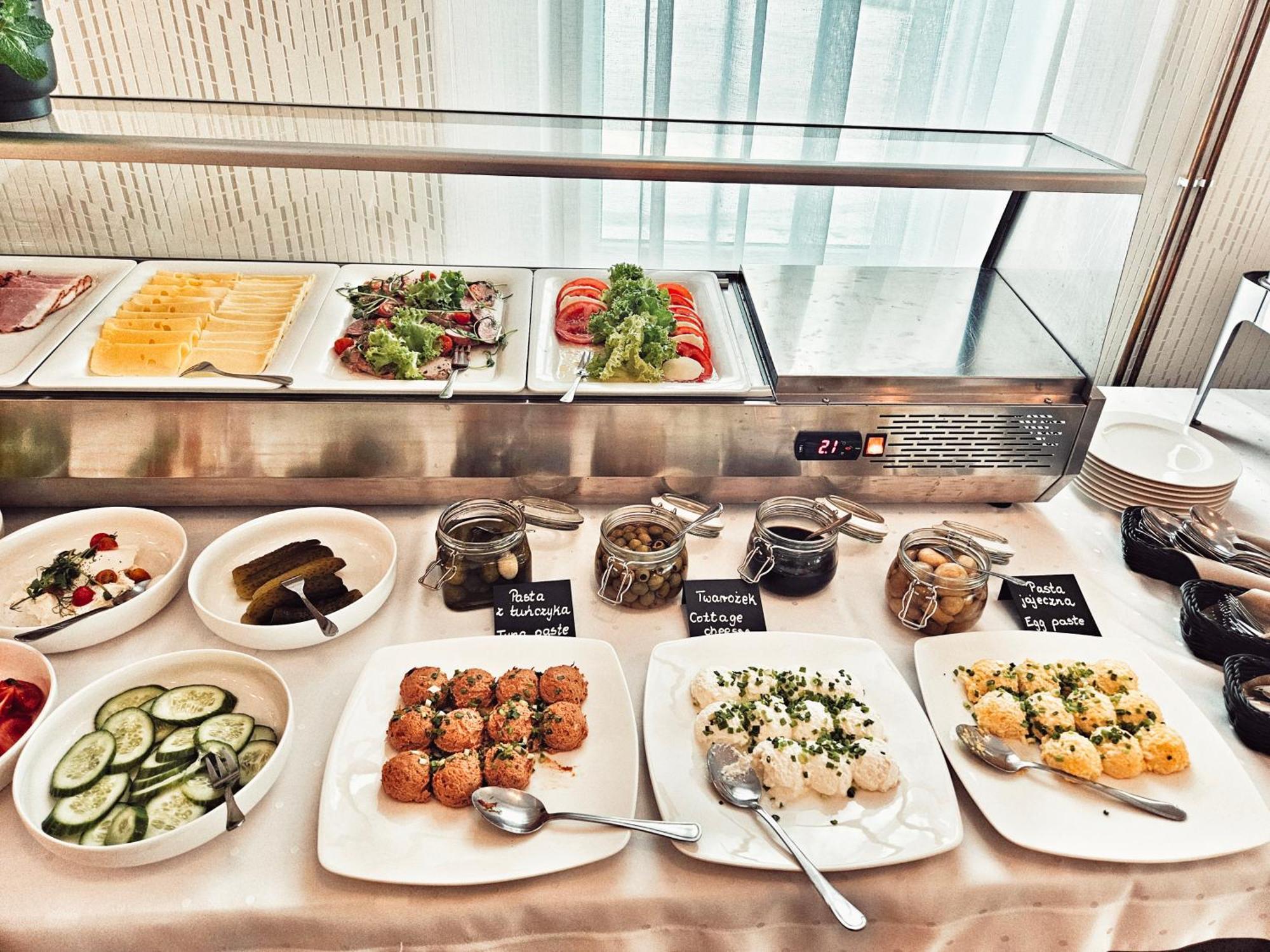 Hotel I Restauracja W Luboniu Ngoại thất bức ảnh