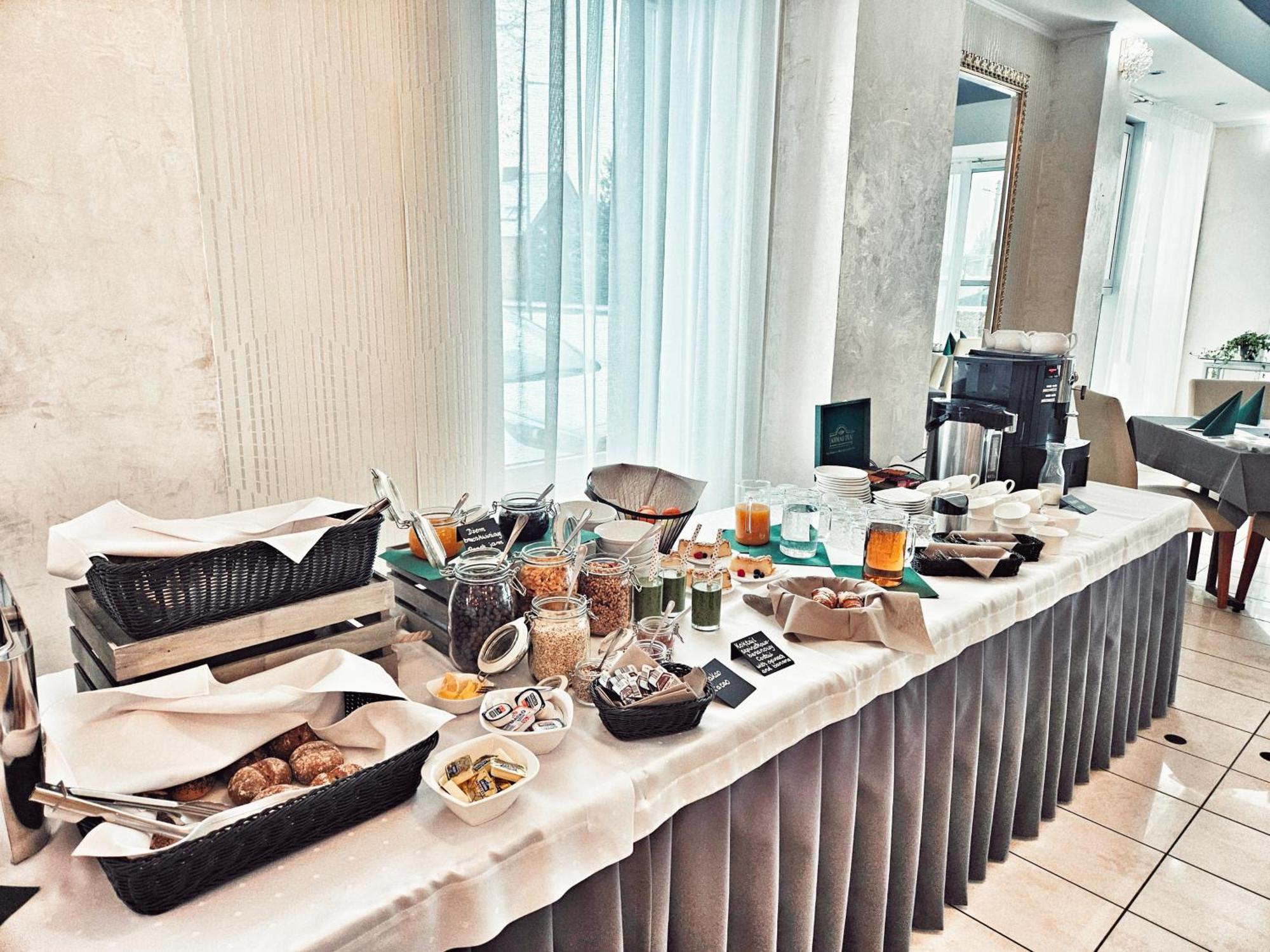 Hotel I Restauracja W Luboniu Ngoại thất bức ảnh