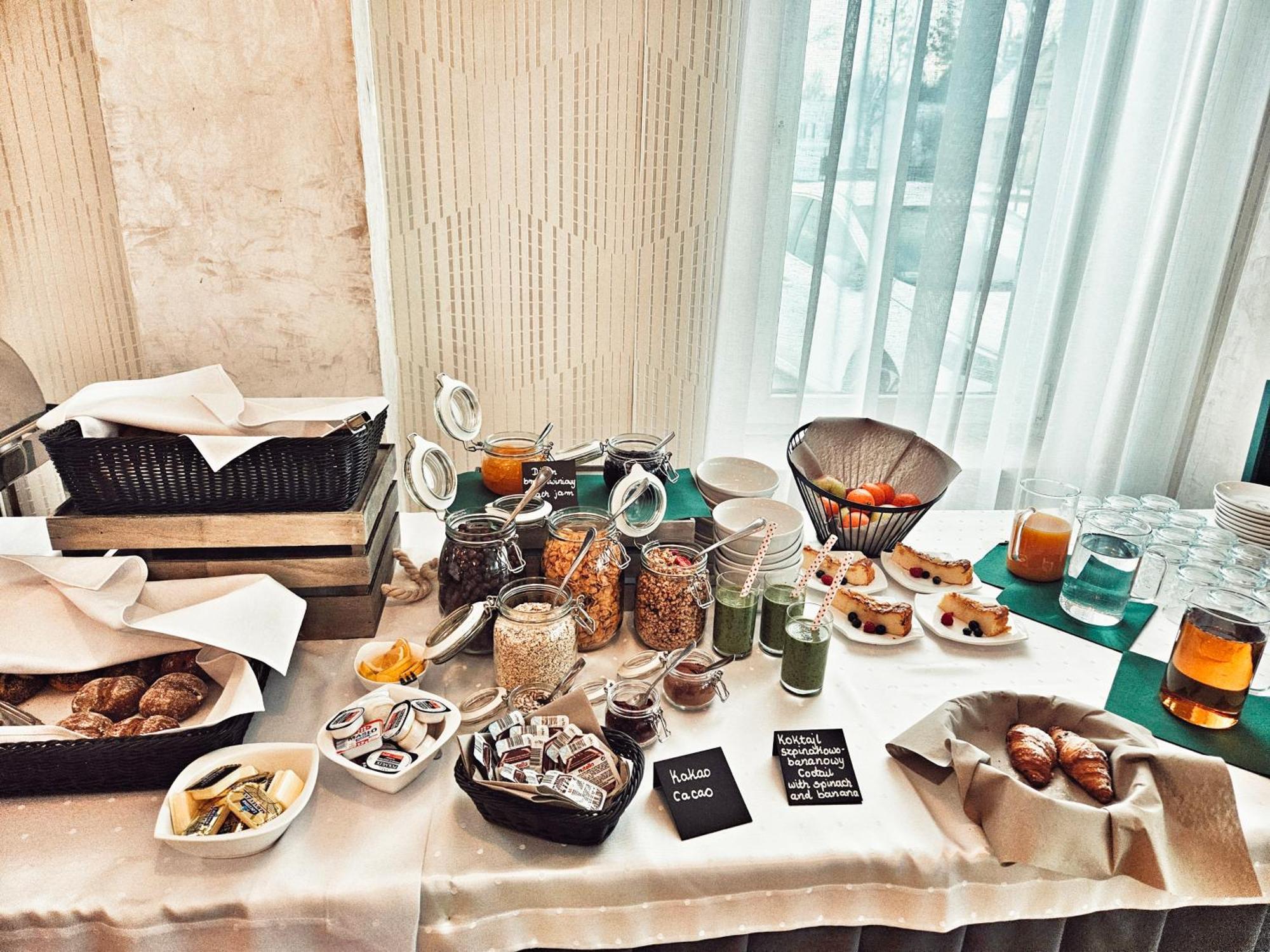 Hotel I Restauracja W Luboniu Ngoại thất bức ảnh