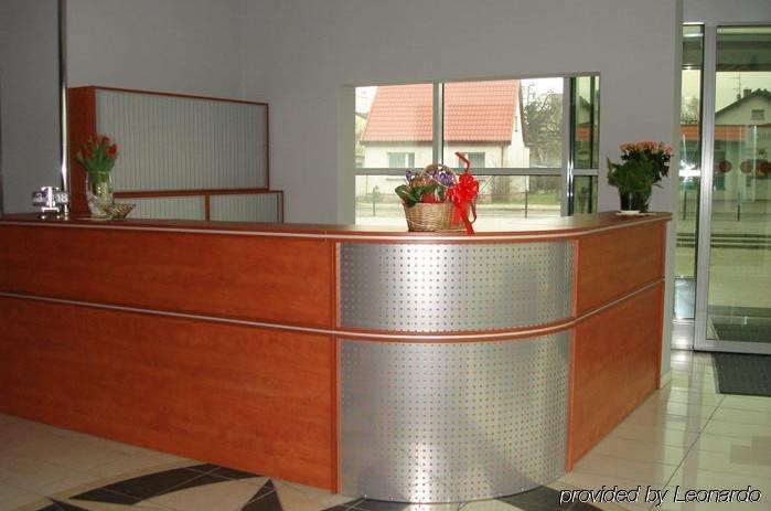 Hotel I Restauracja W Luboniu Ngoại thất bức ảnh